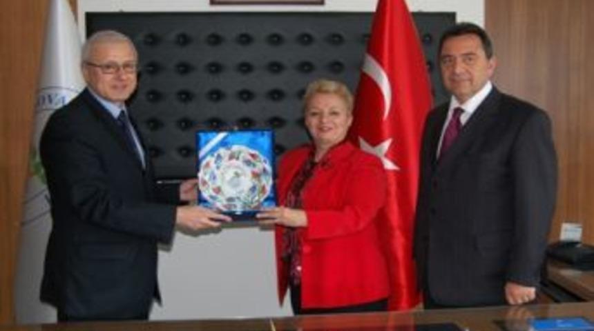 B&uuml;y&uuml;kel&ccedil;iden &uuml;niversiteye ziyaret