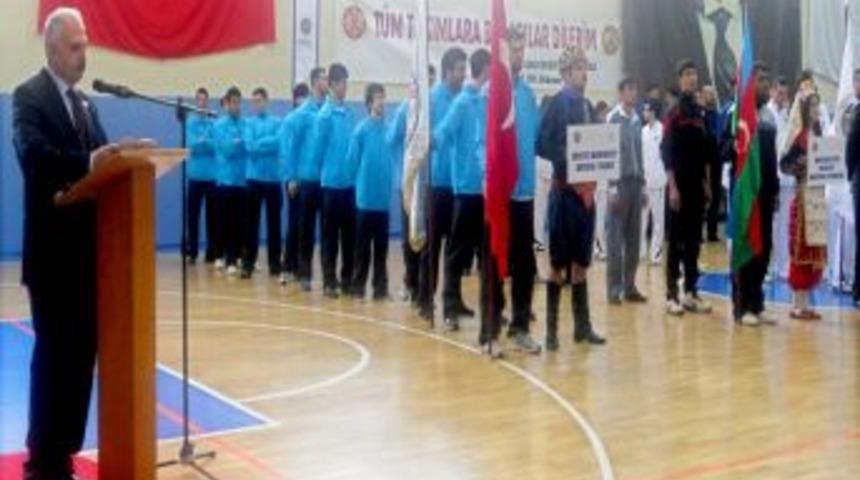A&Uuml;'de spor şenlikleri ve uluslarası basketbol turnuvası başladı