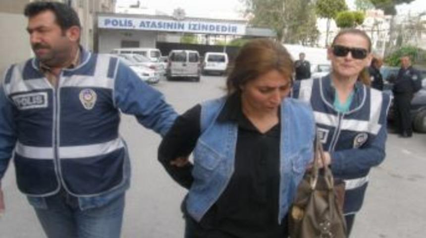 Kuyumcuda Altın &Ccedil;alan Kadınlar Yakalandı