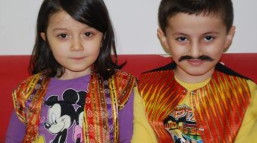 Miniklerin Tiyatro G&ouml;sterisi B&uuml;y&uuml;ledi