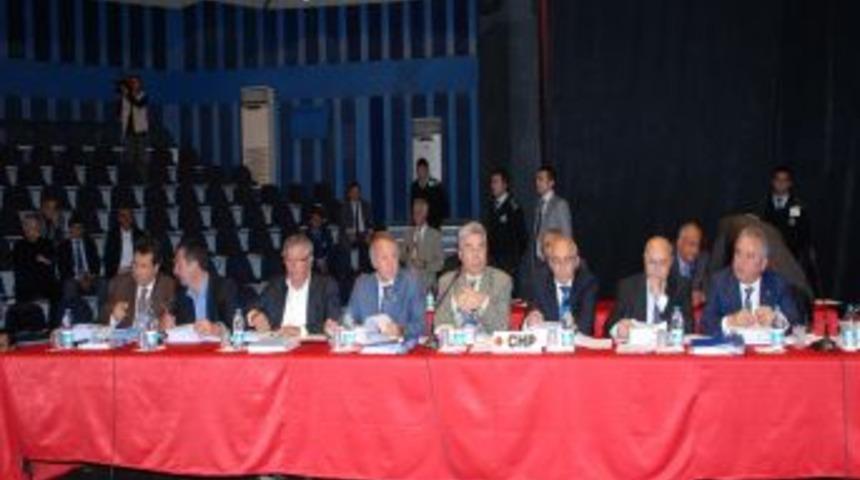 CHP&rsquo;li başkanlar arasında meclis toplantısında sert atışma