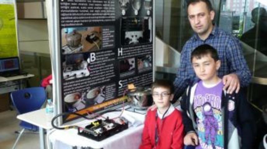 &Ouml;ğrencilerin icat ettiği akıllı ocak, yemek kaynayınca gazı kısıyor