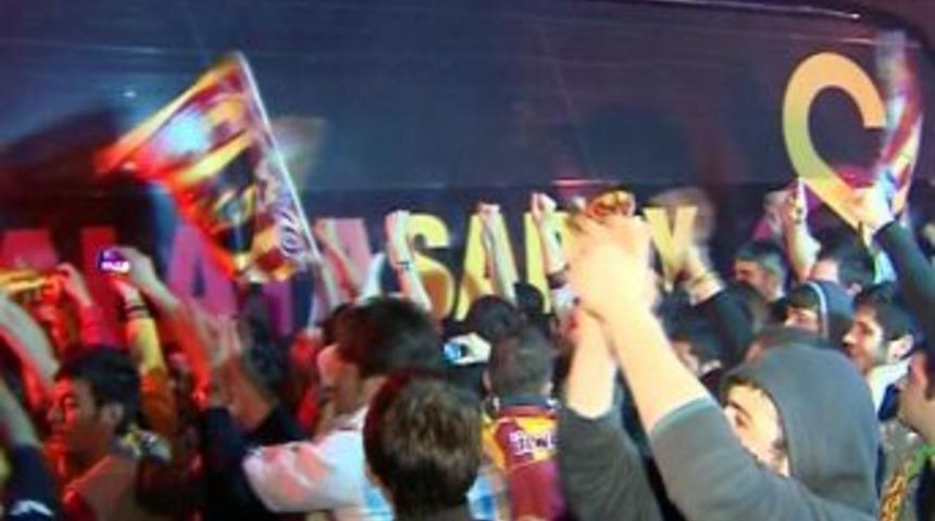 Galatasaray tesislerde coşku i&ccedil;inde karşılandı