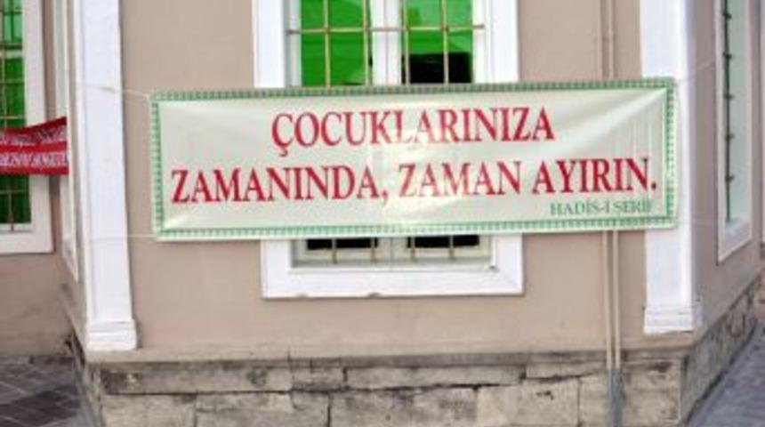 S&uuml;mb&uuml;l Efendi Camisi&rsquo;nde Kutlu Doğum coşkusu