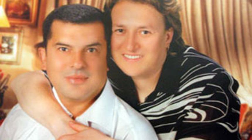 Chat yapan karısını &ouml;ld&uuml;rd&uuml;