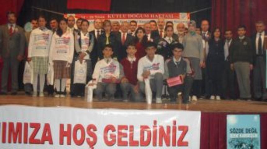Hz. Muhammed'i en iyi anlatan &ouml;ğrenciler &ouml;d&uuml;llendirildi