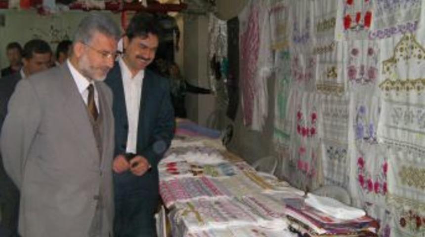 Erbaalı hanımlar, muhta&ccedil; &ouml;ğrenciler yararına kermes d&uuml;zenledi