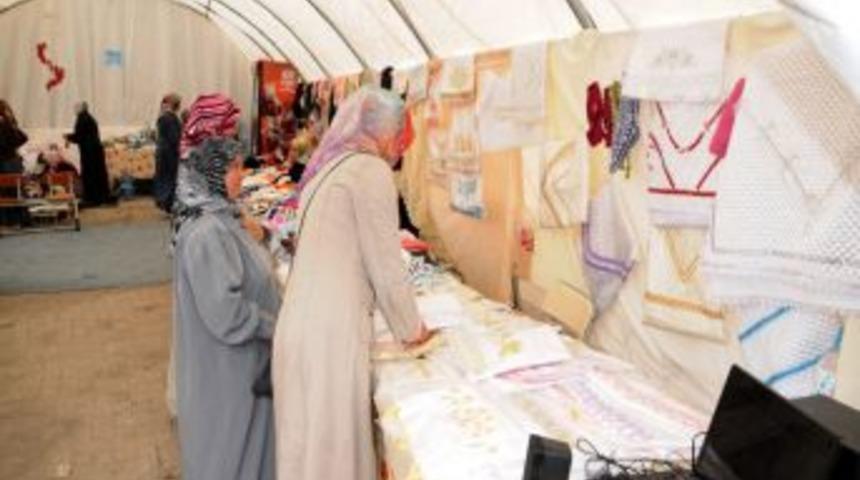 Silopi'de &ouml;ğrenciler yararına kermes