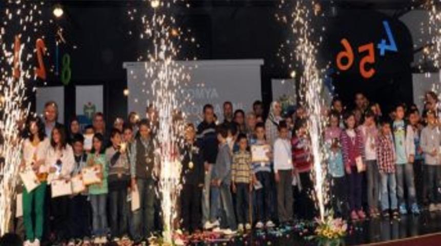 Toros Eğitim Kurumları'nın matematik yarışmasına bin 200 &ouml;ğrenci katıldı