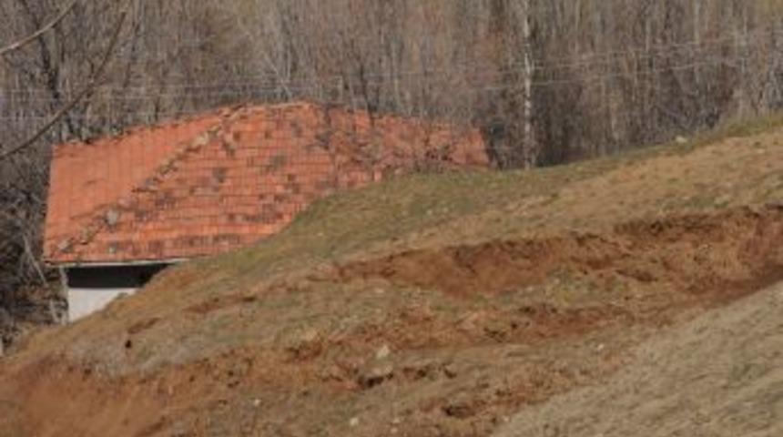 &Ccedil;orum'da heyelan: 21 ev tahliye edildi