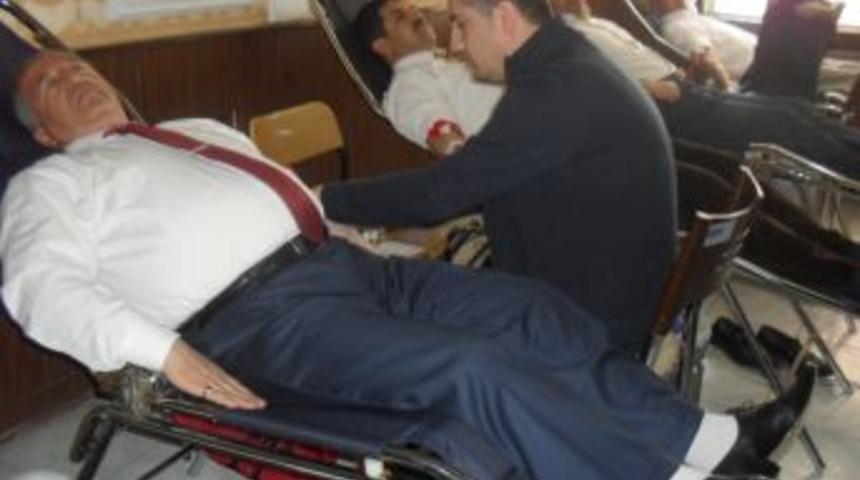 Kutlu Doğum'da kan bağışı