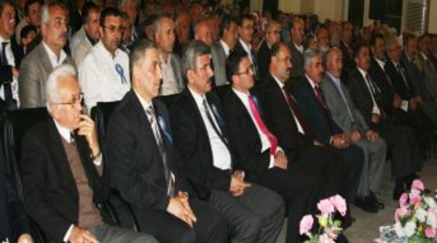 Prof. Dr. Kavas: Bu d&uuml;nyanın sıkıntıları tek başına &ccedil;ekilecek kadar basit değil