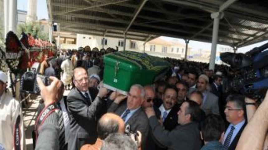 AK Partili Mazıcıoğlu&rsquo;nun babası toprağa verildi