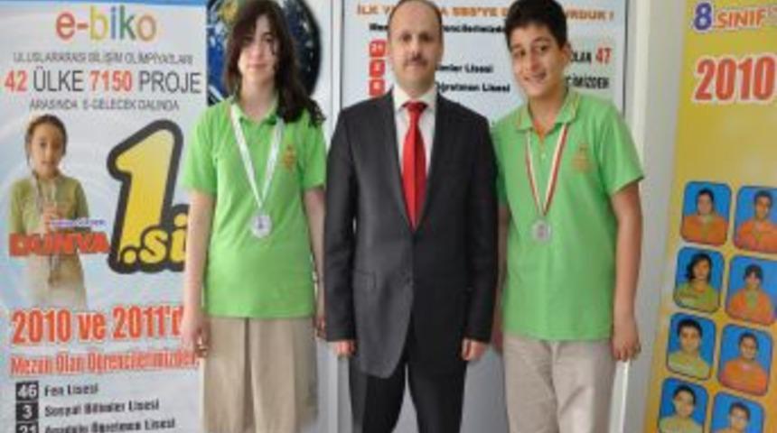 Amasyalı &ouml;ğrenciler Sosyal Bilimler Olimpiyatı&rsquo;ndan 2 madalya ile d&ouml;nd&uuml;