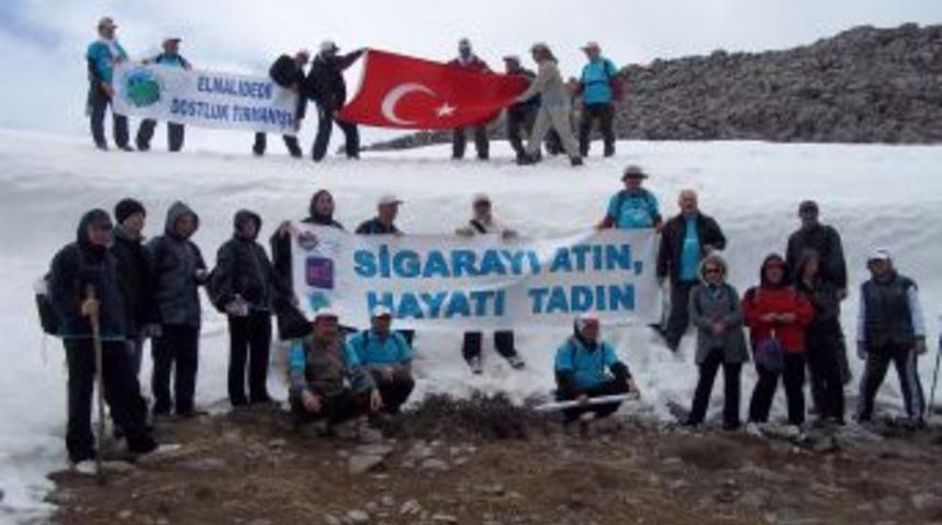 Sigarayı bırakan 50 tiryaki, Elmalıdede Dağı'na tırmandı