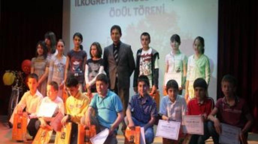 Atak Koleji dereceye giren &ouml;ğrencileri &ouml;d&uuml;llendirdi