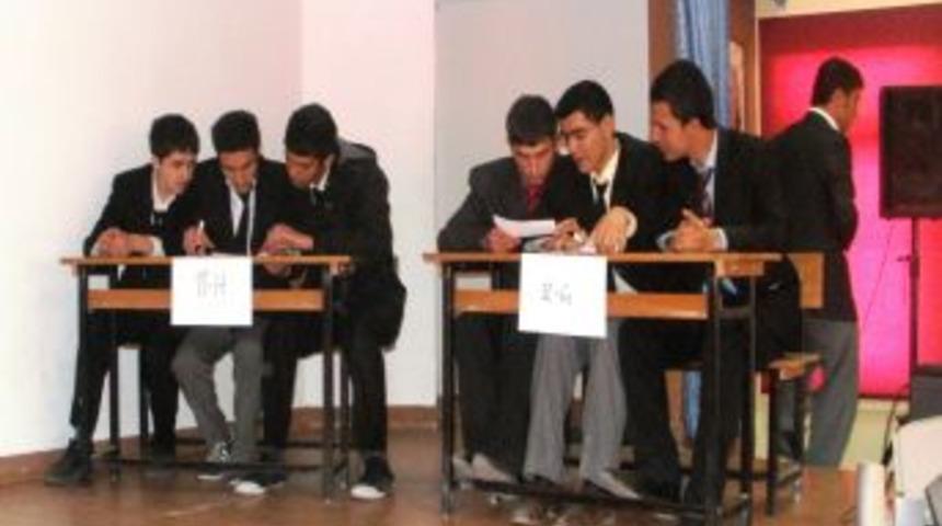 Kutlu Doğum bilgi yarışması &ccedil;ekişmeli ge&ccedil;ti