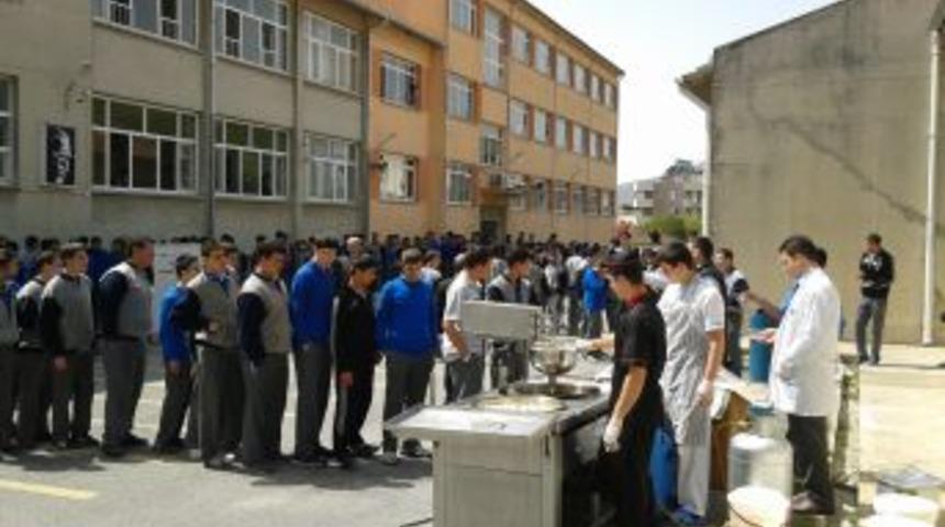 Diyanet-Sen S&ouml;ke'de her g&uuml;n bir okulda lokma hayrı yapıyor