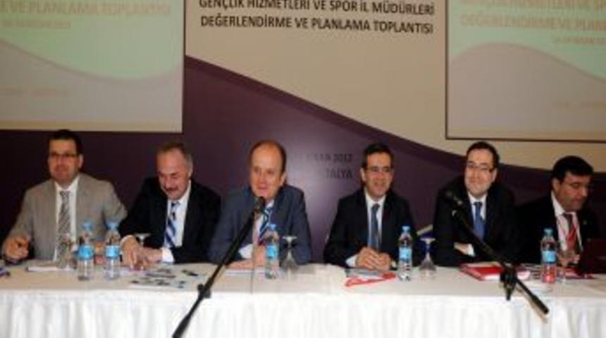 Gen&ccedil;lik Hizmetleri ve Spor İl M&uuml;d&uuml;rleri Toplantısı başladı