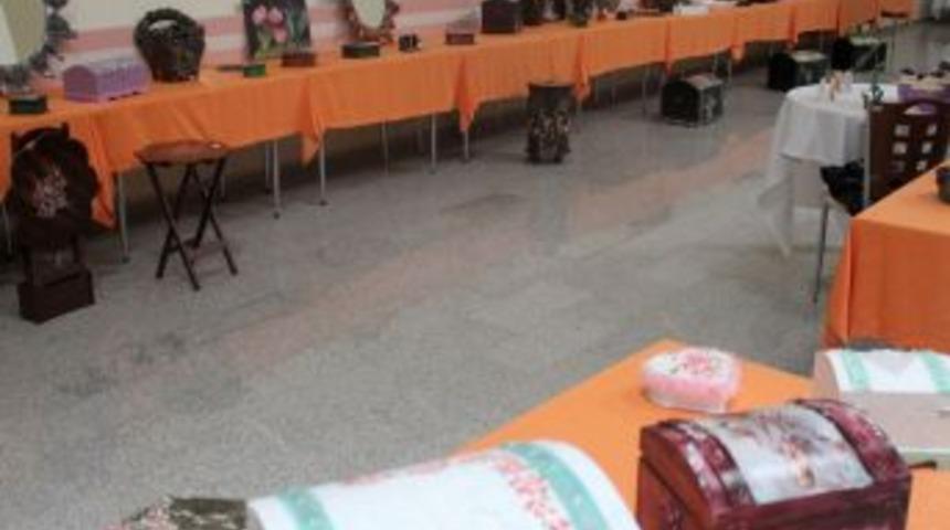 Psikiyatri hastalarının yaptıkları el sanatı &uuml;r&uuml;nler g&ouml;r&uuml;c&uuml;ye &ccedil;ıktı