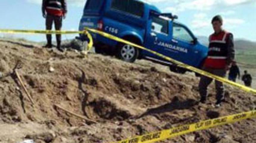 Belediye başkanı ka&ccedil;ak kazıda yakalandı