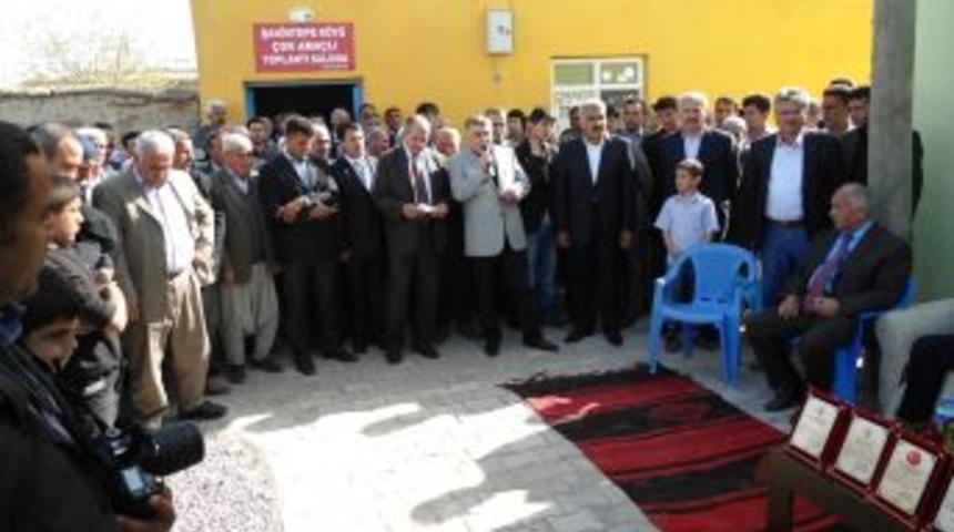 K&ouml;y meydanlarını g&uuml;l kokusu sardı