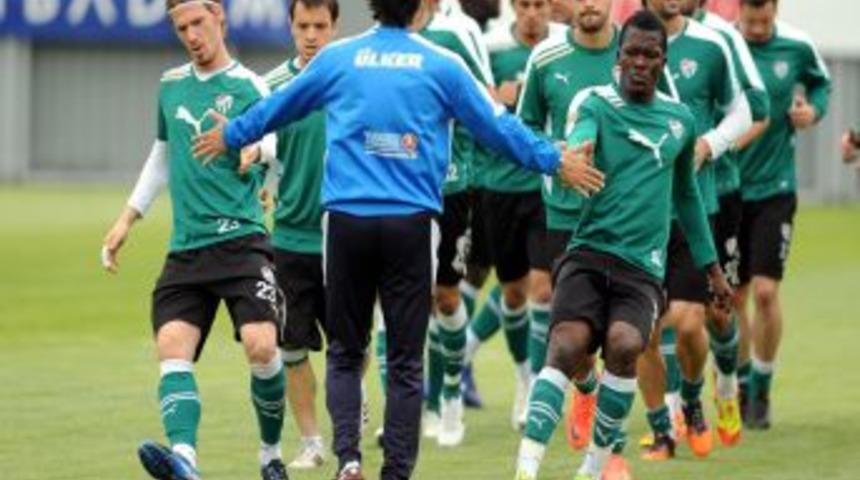 Bursaspor, İstanbul B&uuml;y&uuml;kşehir Belediye ma&ccedil;ı hazırlıklarına başladı