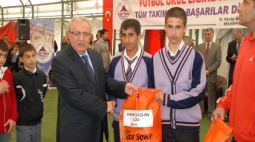 Başkan B&uuml;y&uuml;kaslan: &Ouml;ğrencileri yarınlara hazırlamak g&ouml;revimizdir