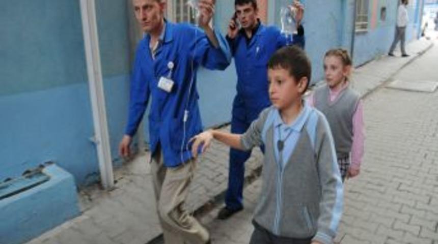 Tavuklu pilavdan zehirlenen 11 &ouml;ğrenci hastaneye kaldırıldı