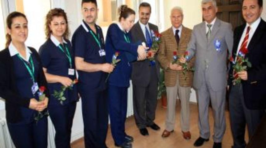 Kutlu Doğum etkinliklerinde g&uuml;l dağıttılar