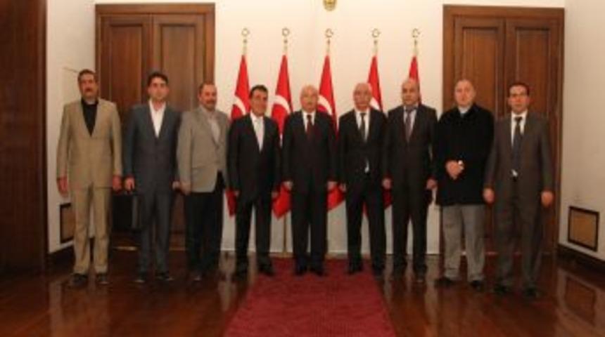 Vali Y&uuml;ksel, nakliyecileri kabul etti