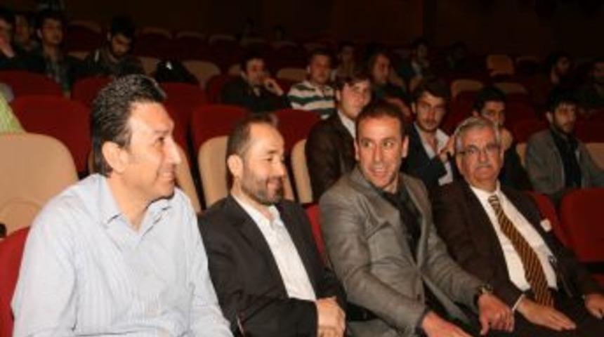 &Ouml;ğrencilerle buluşan Abdullah Avcı, Emre Bel&ouml;zoğlu'nu &ouml;vd&uuml;