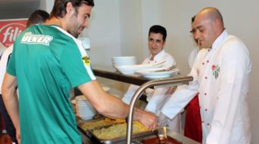 Bursaspor makarna partisiyle moral buldu