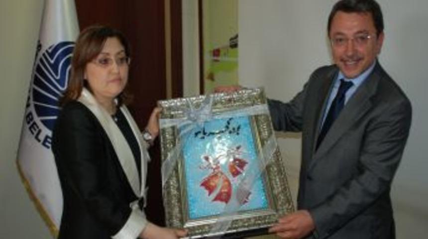 Bakan Şahin: Ter&ouml;rle m&uuml;cadele i&ccedil;in sosyal belediyecilik &ccedil;ok &ouml;nemli