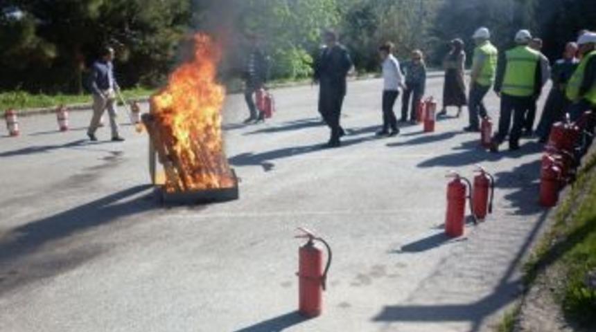Belediye personeli yangın tatbikatında terledi