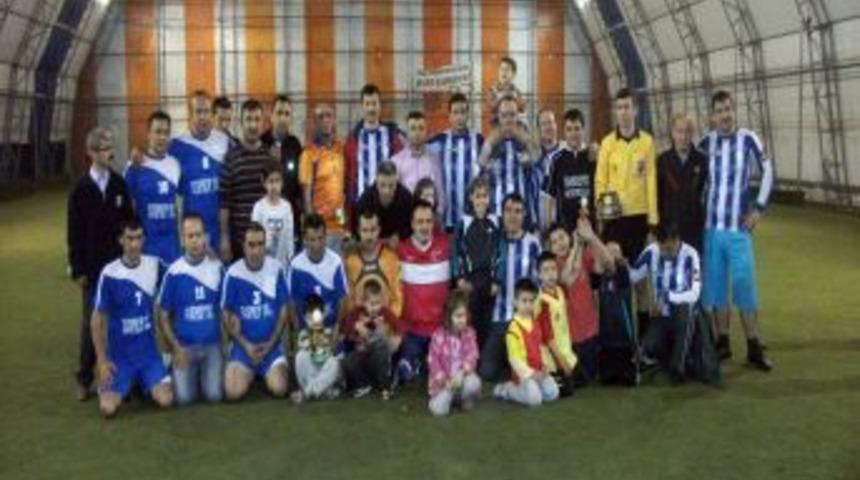 &Ouml;ğretmenler arası futbol turnuvası amacına ulaştı