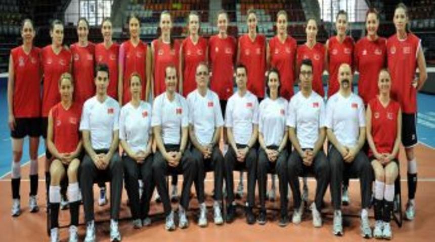 Bayan voleybolcular olimpiyat yolunda