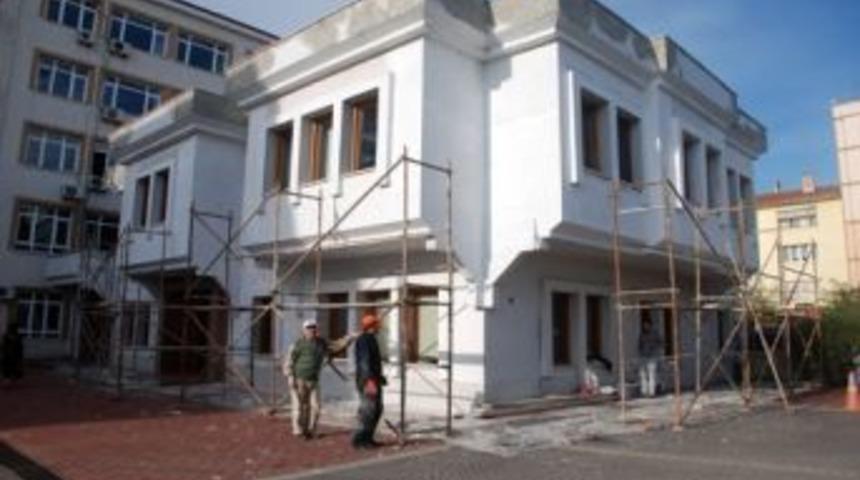 Valilik binası boyanıyor
