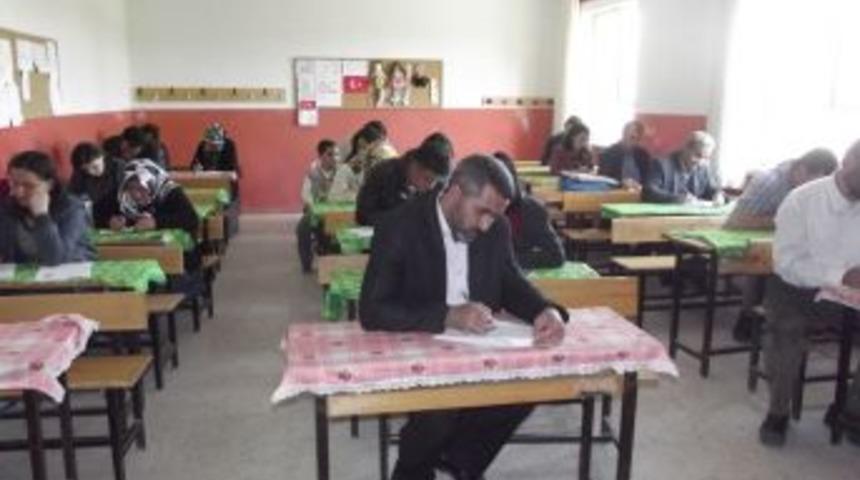 &Ouml;ğrenciler velileriyle okudukları kitaplardan sınav oldu