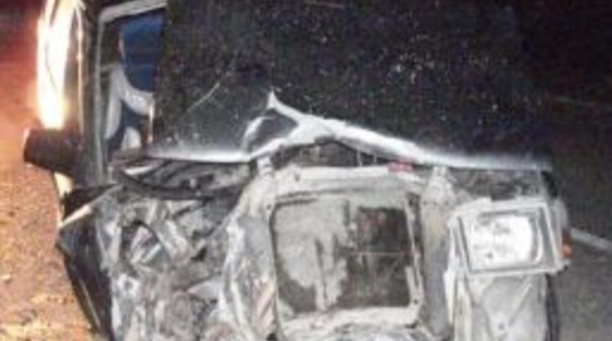 Otomobil, trakt&ouml;re &ccedil;arptı: 5 yaralı