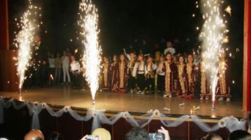 Ana sınıfı &ouml;ğrencileri g&ouml;sterileriyle &ouml;ğretmen ve velilerini eğlendirdi