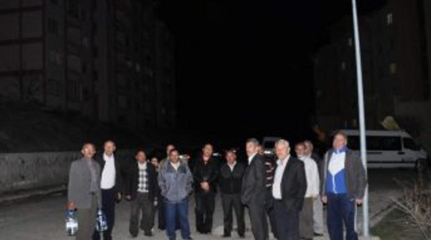 TOKİ konutlarında kalan vatandaşlar sokak lambalarının yanmamasına tepkili