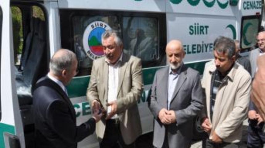 Sancaklar Vakfı, Siirt Belediyesi'ne cenaze nakil aracı hediye etti
