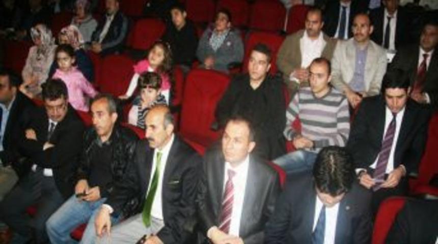 Uganda&rsquo;ya giden g&ouml;n&uuml;ll&uuml; doktorlara plaket verildi