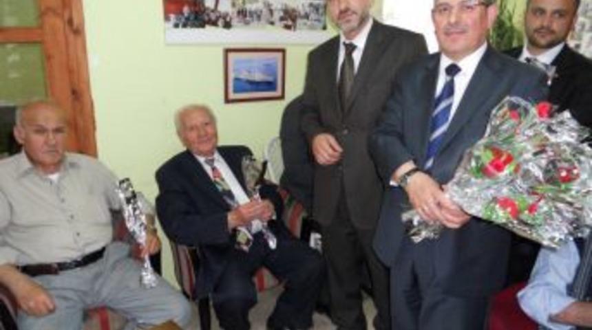 Alaplı M&uuml;ft&uuml;s&uuml; huzurevini ziyaret etti