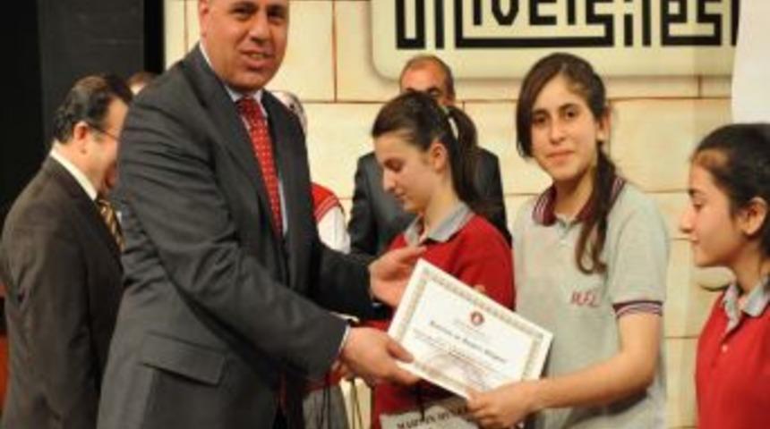 Komposizyon yarışmasında b&uuml;t&uuml;n &ouml;d&uuml;lleri kızlar topladı