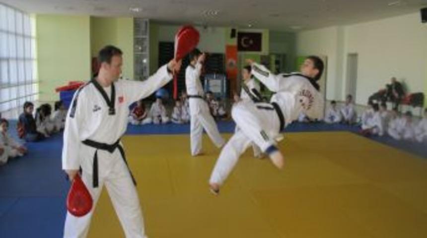 Şampiyonlar Antalya&rsquo;ya uğurlandı