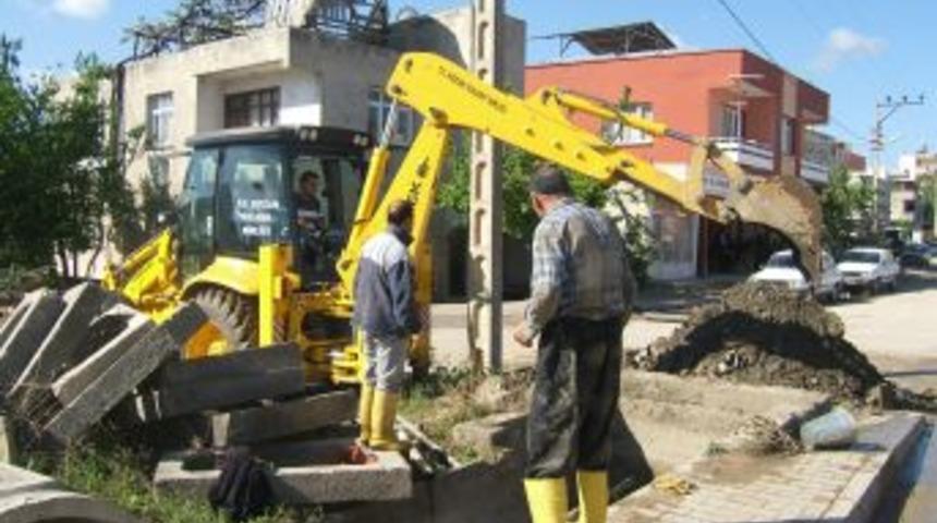 Kanal temizlik &ccedil;alışmaları s&uuml;r&uuml;yor