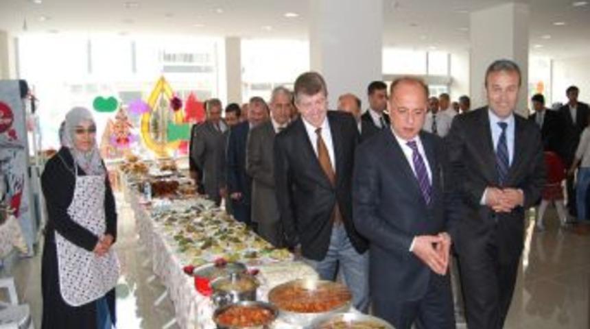 Kozan'da &ouml;ğrenciler yararına kermes a&ccedil;ıldı