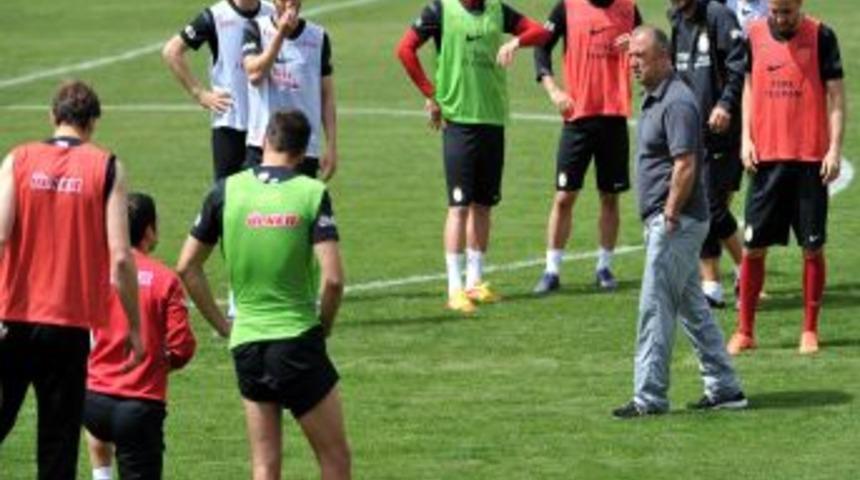 Galatasaray, Fenerbah&ccedil;e ma&ccedil;ının hazırlıklarını yaptığı antremanla s&uuml;rd&uuml;rd&uuml;